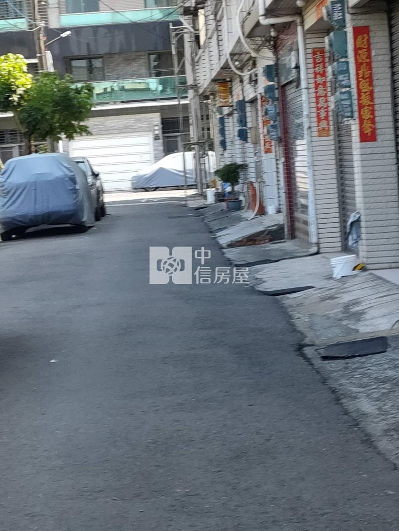 鳳山國中捷運工協市場透天車墅房屋室內格局與周邊環境
