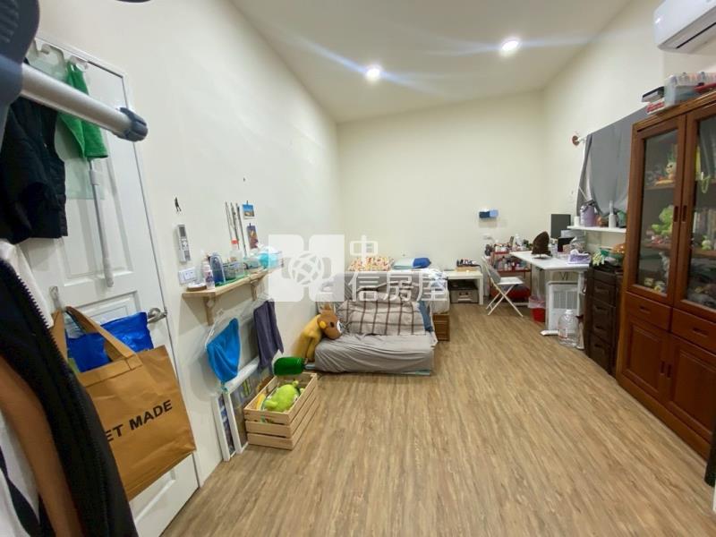 太平全新整理孝親房雙拼日式透天房屋室內格局與周邊環境