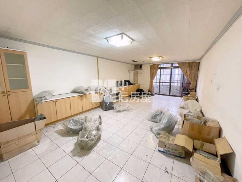 中壢中原家樂福旁百坪透店房屋室內格局與周邊環境