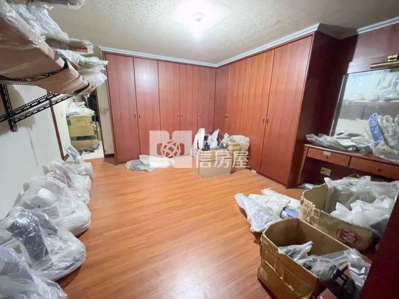 中壢中原家樂福旁百坪透店房屋室內格局與周邊環境