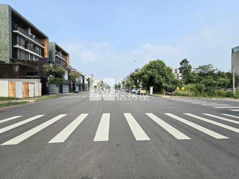 三甲公園全新臨路電梯豪墅房屋室內格局與周邊環境