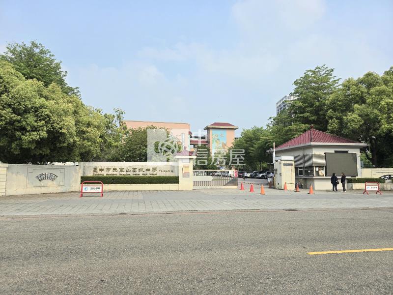 三甲公園全新臨路電梯豪墅房屋室內格局與周邊環境