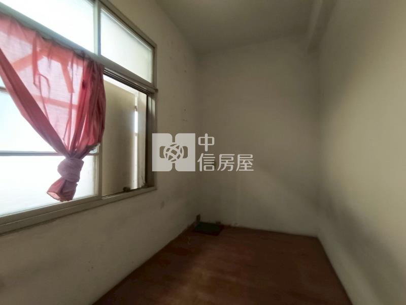 近74門前可停車透天房屋室內格局與周邊環境