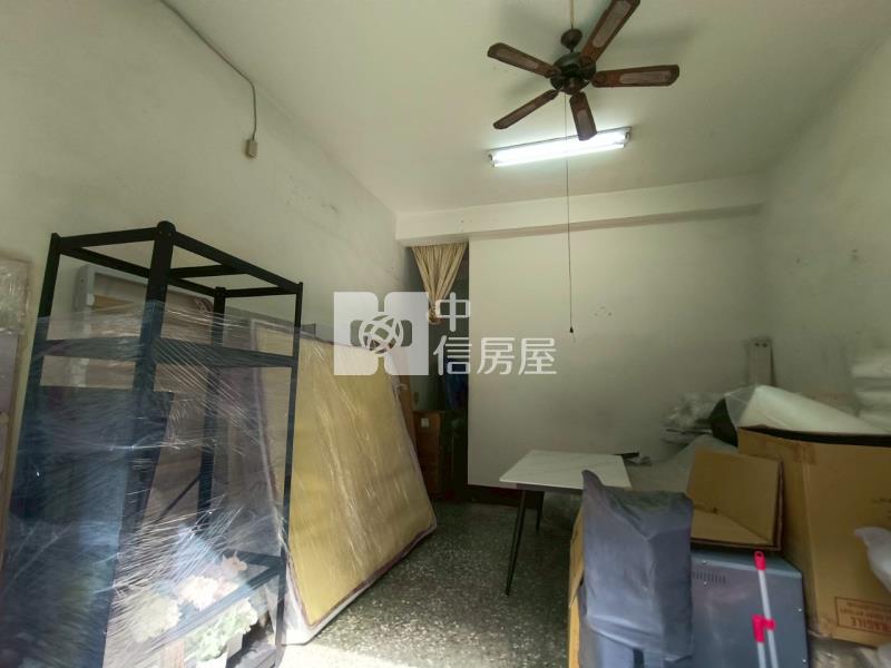 近74門前可停車透天房屋室內格局與周邊環境