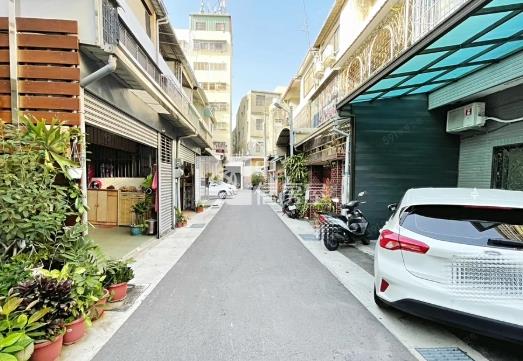 近74門前可停車透天房屋室內格局與周邊環境