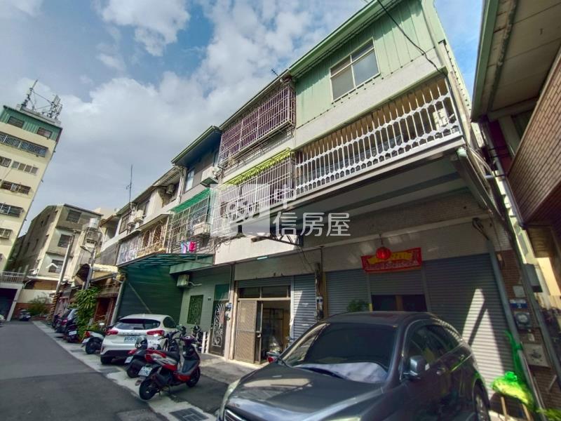 近74門前可停車透天房屋室內格局與周邊環境