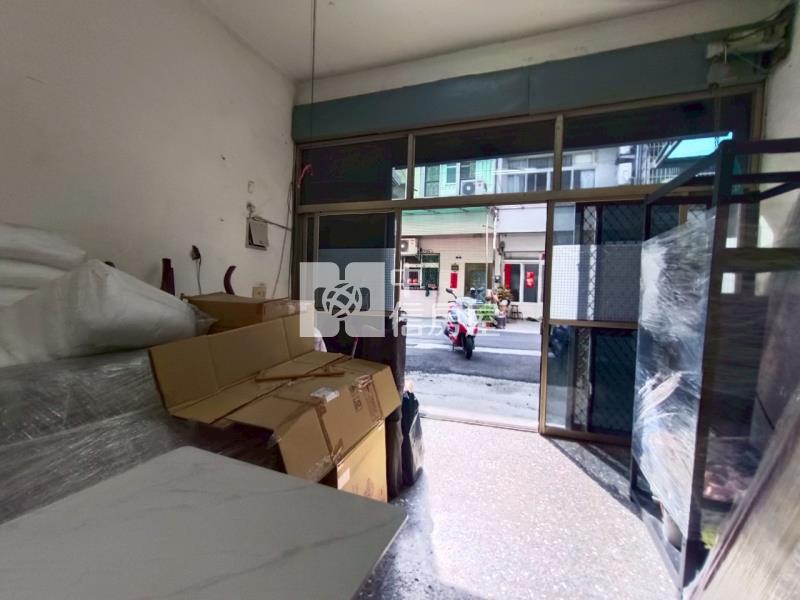 近74門前可停車透天房屋室內格局與周邊環境