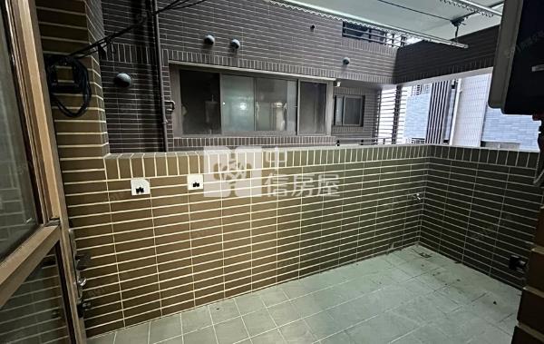 近74輕屋齡三房平車房屋室內格局與周邊環境