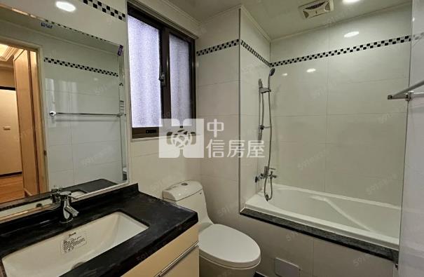 近74輕屋齡三房平車房屋室內格局與周邊環境