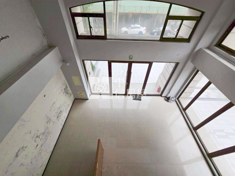 【奔馳】鼎藏大硯2 邊間黃金店面房屋室內格局與周邊環境