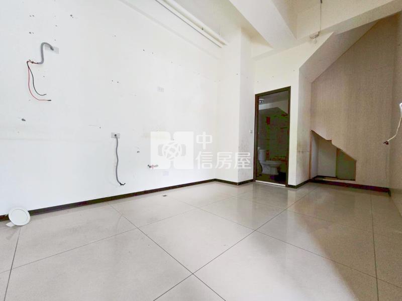【奔馳】鼎藏大硯2 邊間黃金店面房屋室內格局與周邊環境