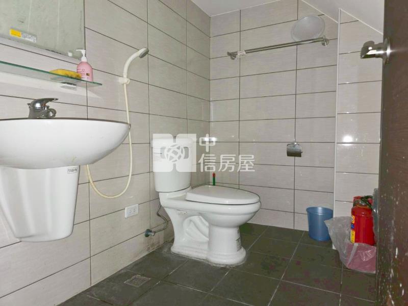 【奔馳】鼎藏大硯2 邊間黃金店面房屋室內格局與周邊環境