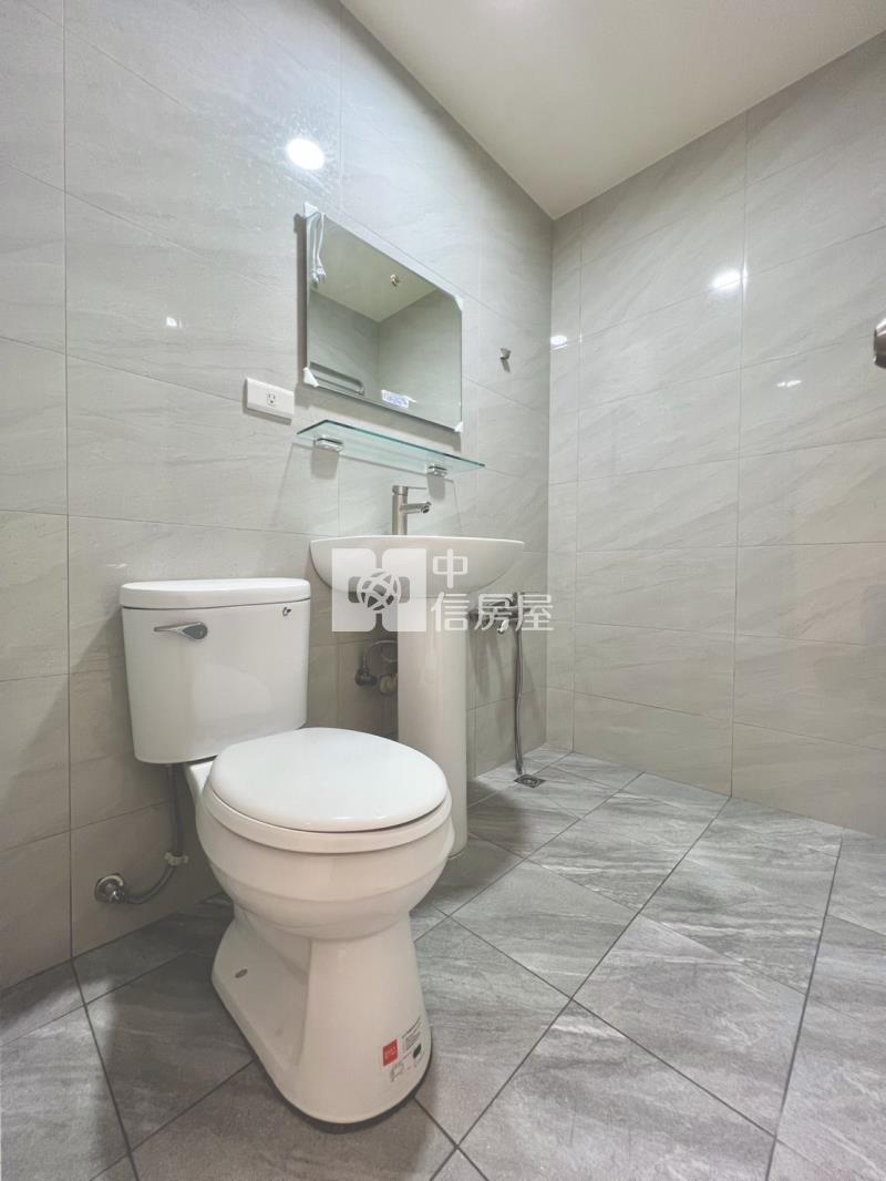 正僑平國小美四房房屋室內格局與周邊環境