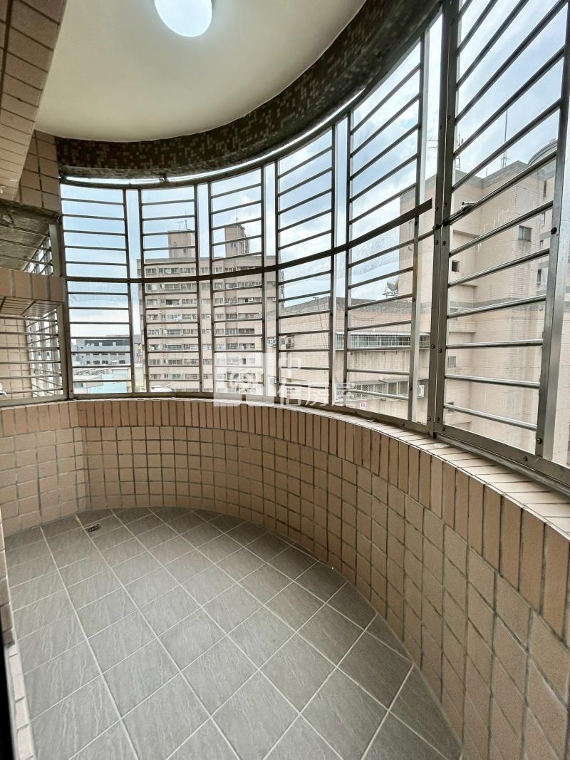 宜欣電梯美三房房屋室內格局與周邊環境