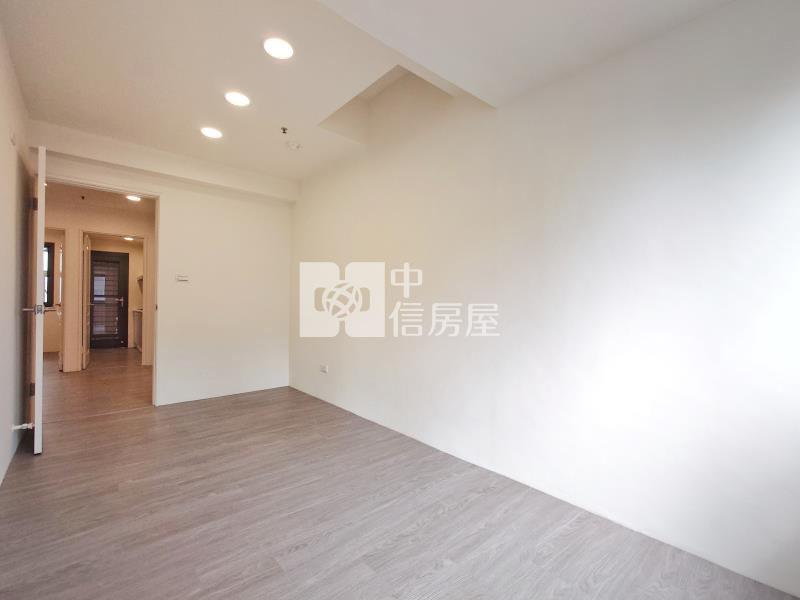 中港世紀紅三房車位房屋室內格局與周邊環境