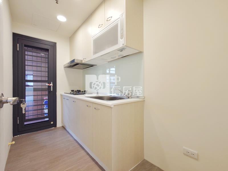 中港世紀紅三房車位房屋室內格局與周邊環境