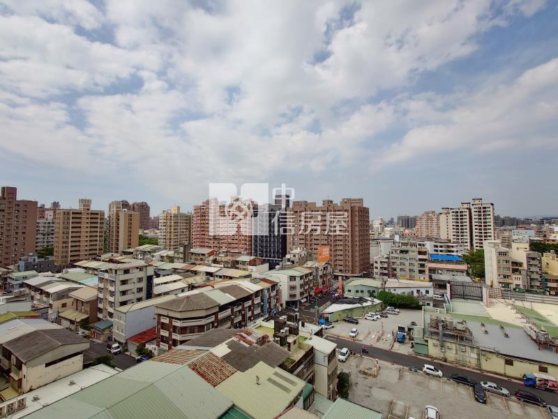 中港世紀紅三房車位房屋室內格局與周邊環境