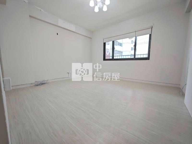 太平家樂福輕屋齡臨路透店房屋室內格局與周邊環境