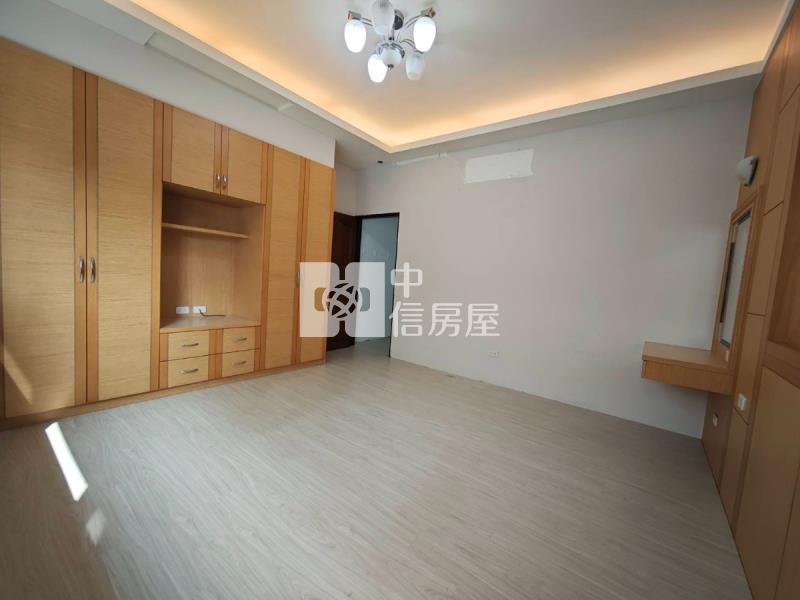 太平家樂福輕屋齡臨路透店房屋室內格局與周邊環境