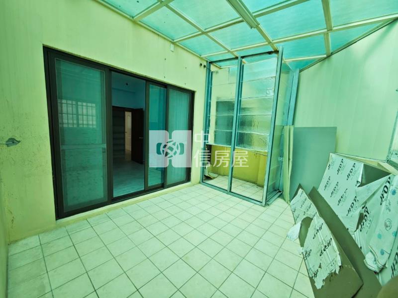 太平家樂福輕屋齡臨路透店房屋室內格局與周邊環境