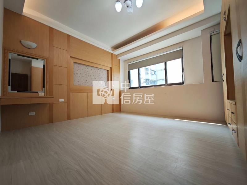 太平家樂福輕屋齡臨路透店房屋室內格局與周邊環境
