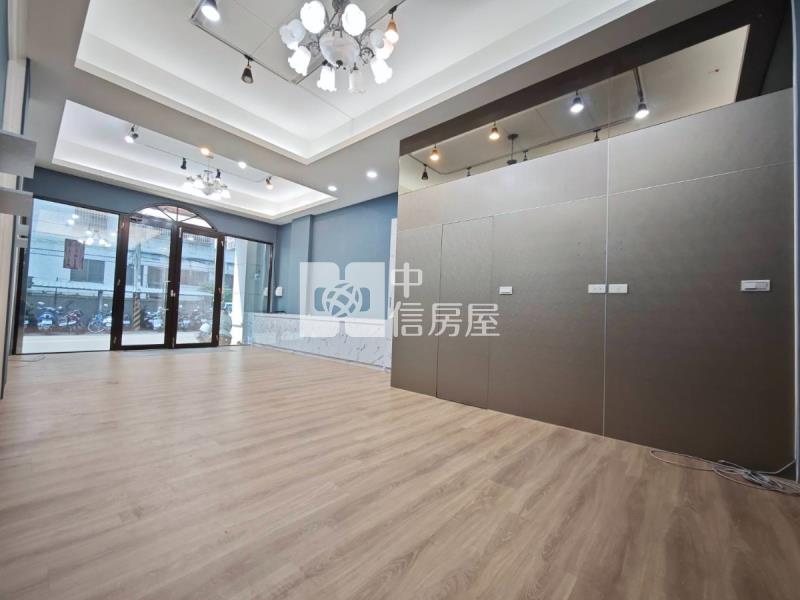 太平家樂福輕屋齡臨路透店房屋室內格局與周邊環境