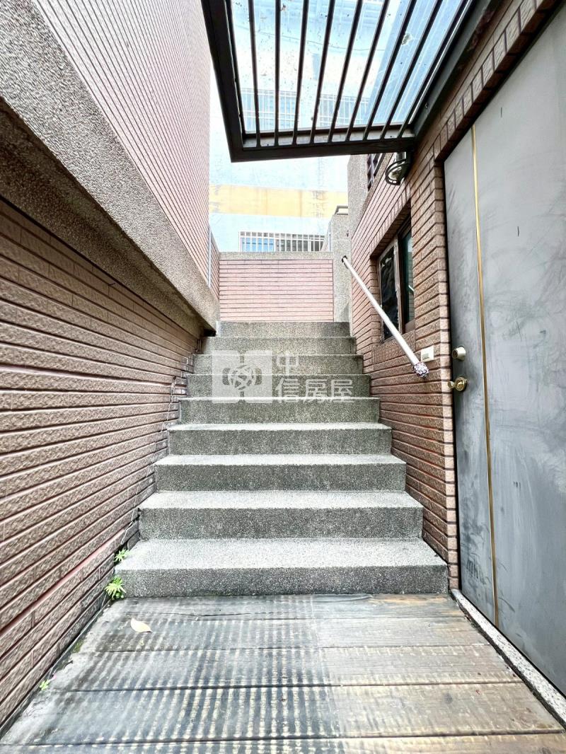 北屯捷運興安商圈旁別墅房屋室內格局與周邊環境