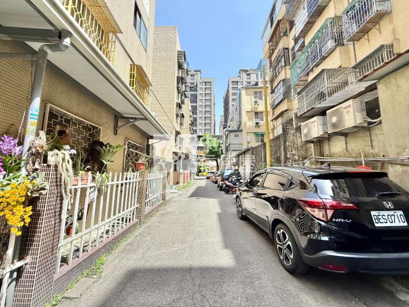 國泰建設全新整理捷運3房房屋室內格局與周邊環境