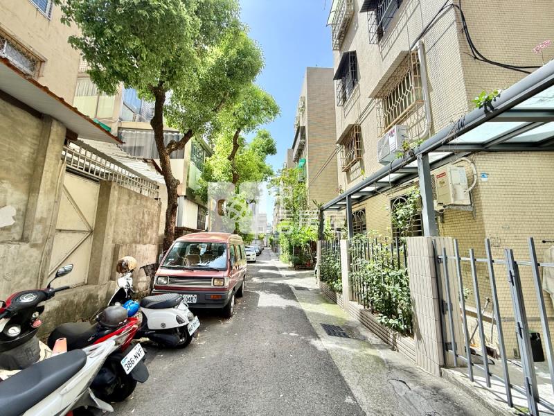 國泰建設全新整理捷運3房房屋室內格局與周邊環境