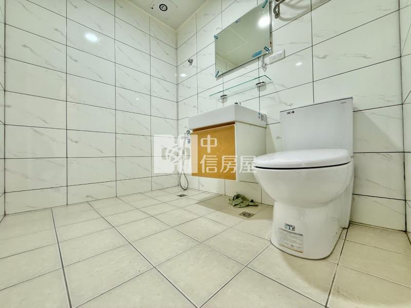 一德洋樓旁兩房類平面車位房屋室內格局與周邊環境