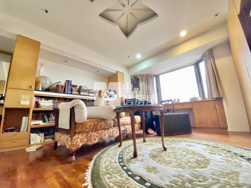 室內53坪高樓層景觀五房房屋室內格局與周邊環境
