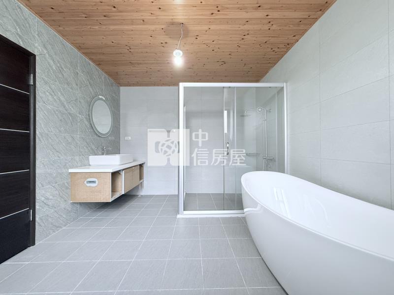 鹽水全新未住電梯車墅房屋室內格局與周邊環境