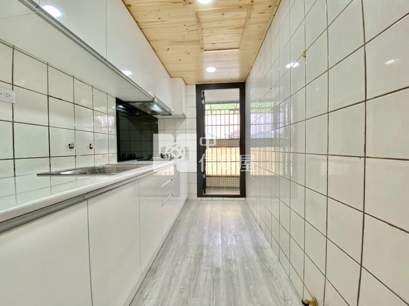 長億新平華廈三房平車房屋室內格局與周邊環境