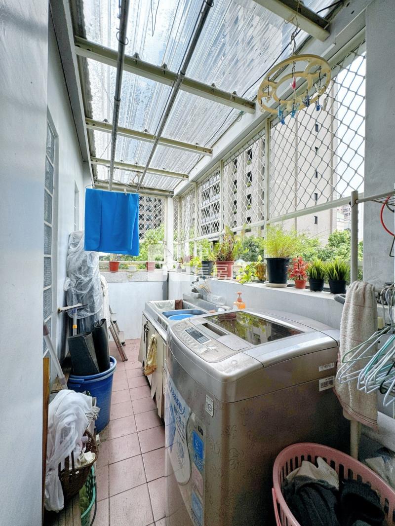中國醫臨路大面寬美透天房屋室內格局與周邊環境
