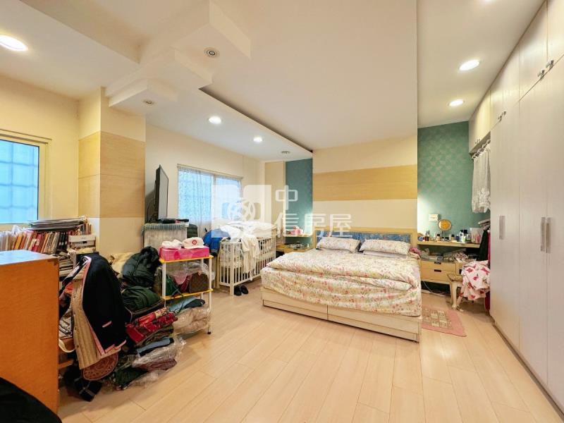 中國醫臨路大面寬美透天房屋室內格局與周邊環境