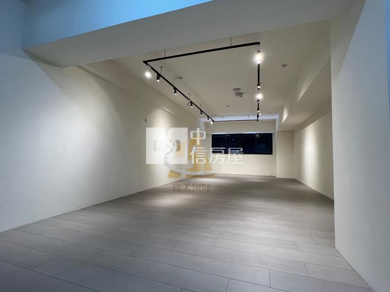 【玖禾】東區火車站旁鈔值大面寬店面房屋室內格局與周邊環境