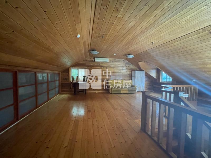 陽光山林邊間美木屋房屋室內格局與周邊環境