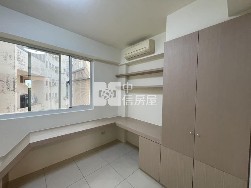快速路旁全新整理快樂小鎮別墅房屋室內格局與周邊環境