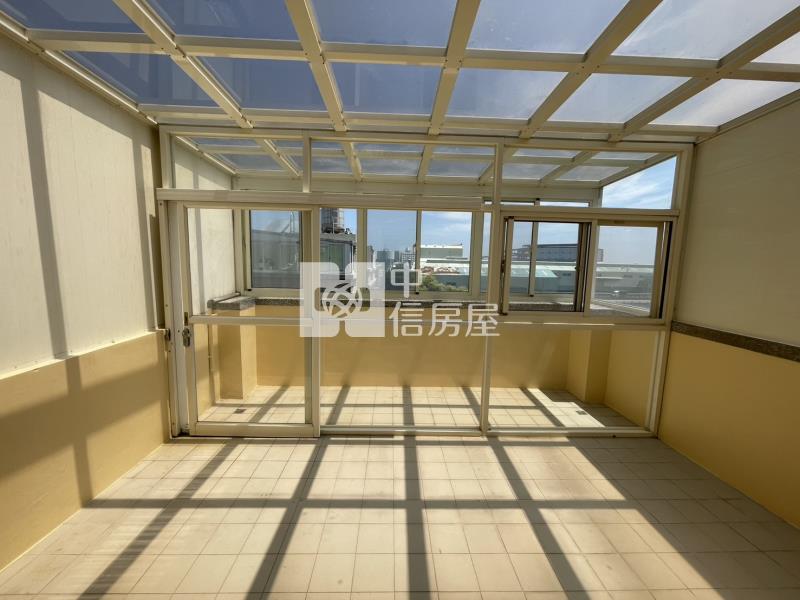 快速路旁全新整理快樂小鎮別墅房屋室內格局與周邊環境