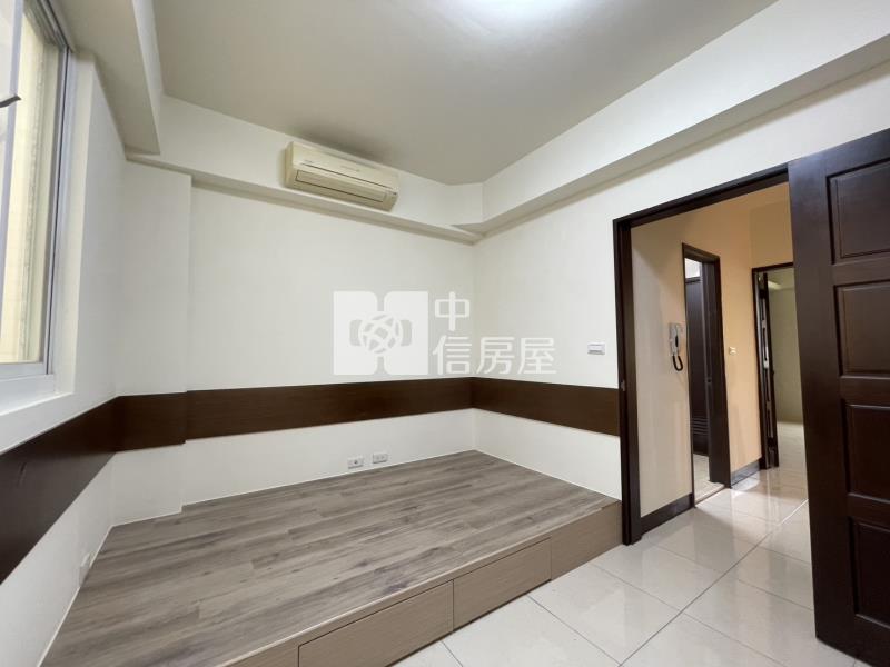 快速路旁全新整理快樂小鎮別墅房屋室內格局與周邊環境