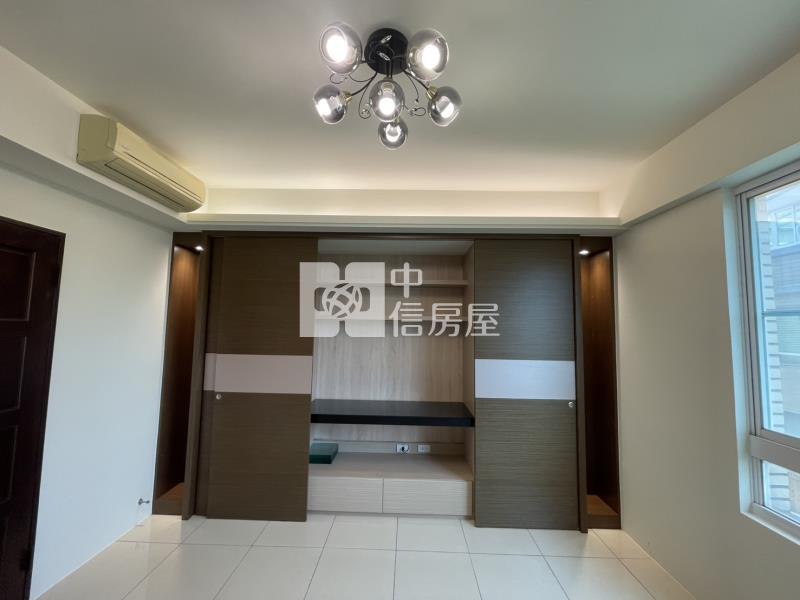 快速路旁全新整理快樂小鎮別墅房屋室內格局與周邊環境