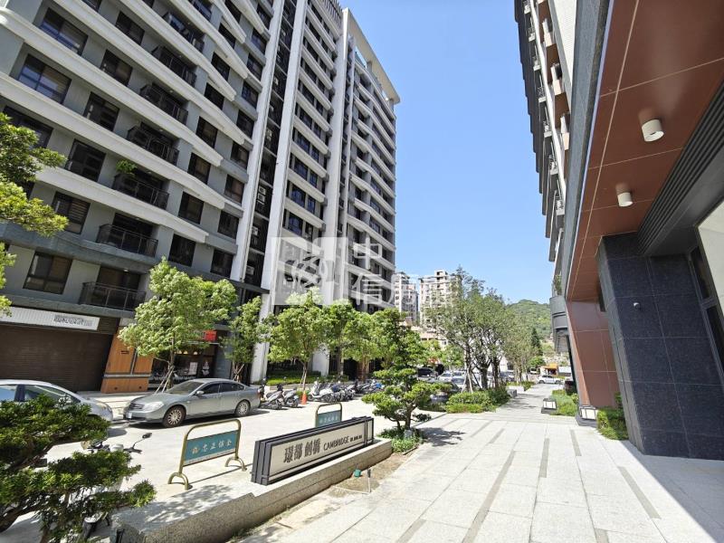 桃園大有國中雙面寬店面房屋室內格局與周邊環境