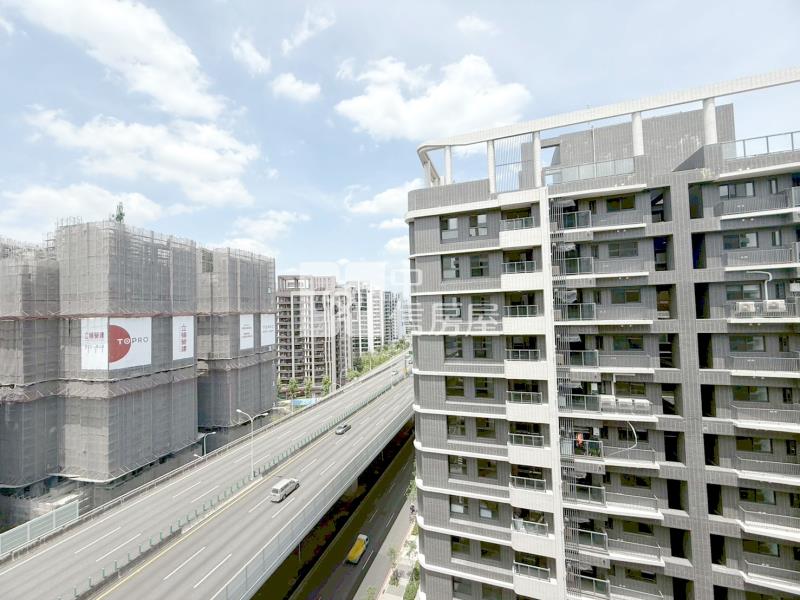 新光特區全新三房附雙平車房屋室內格局與周邊環境