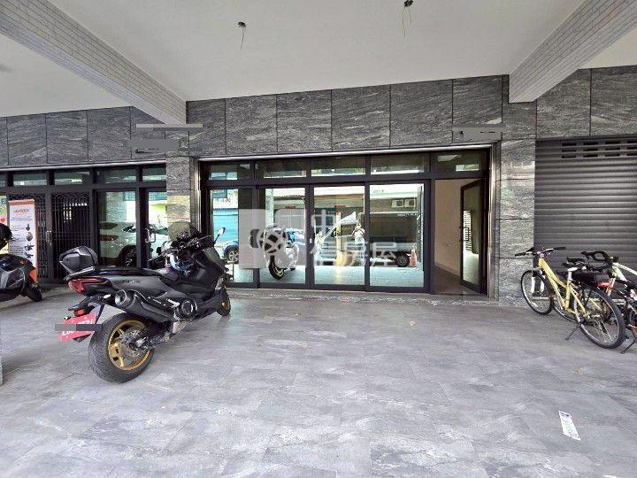 演藝廳/輕齡全新未住/五套房店住房屋室內格局與周邊環境