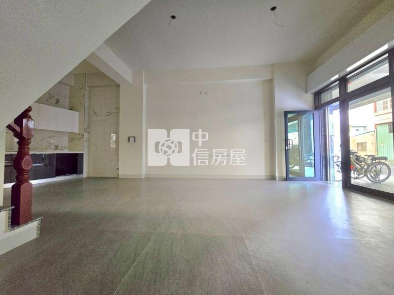 演藝廳/輕齡全新未住/五套房店住房屋室內格局與周邊環境