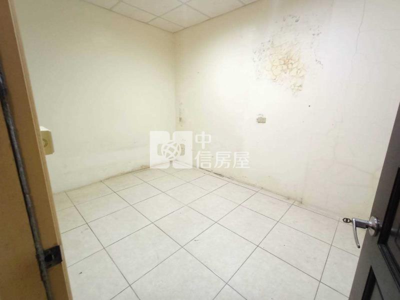 龍岡路 858萬 超便宜透天房屋室內格局與周邊環境