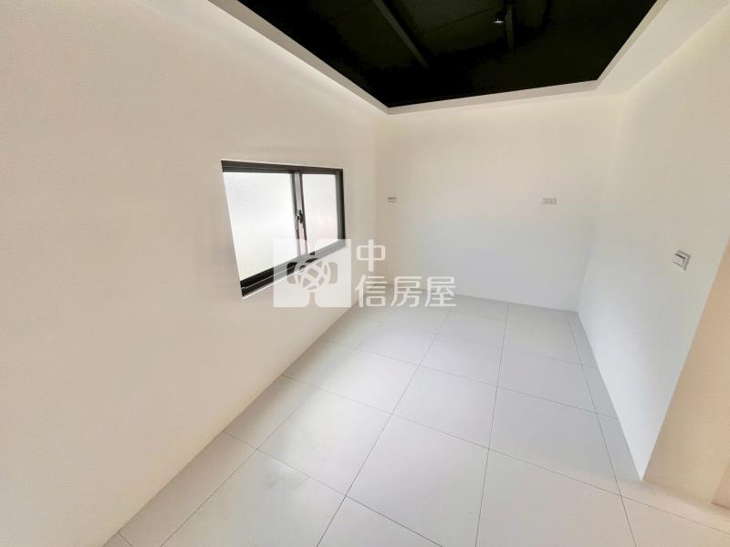 南勢精華商圈前院停車透天房屋室內格局與周邊環境