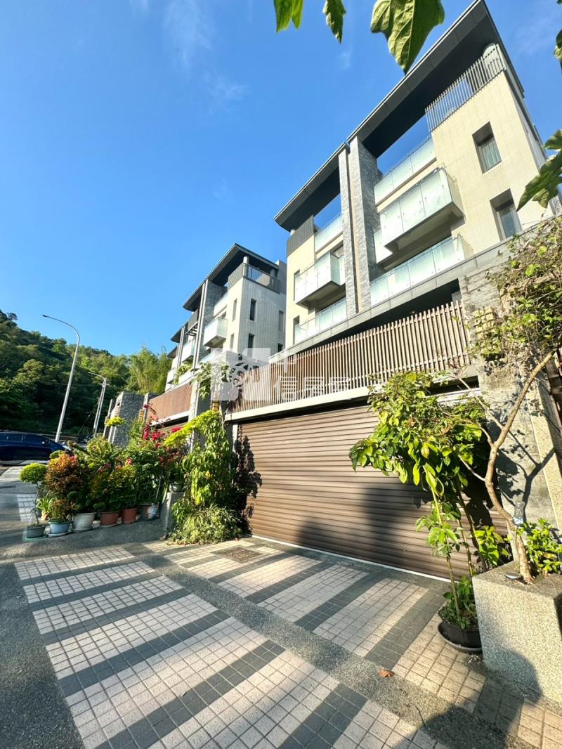 東山商圈大地坪雙車電梯別墅房屋室內格局與周邊環境