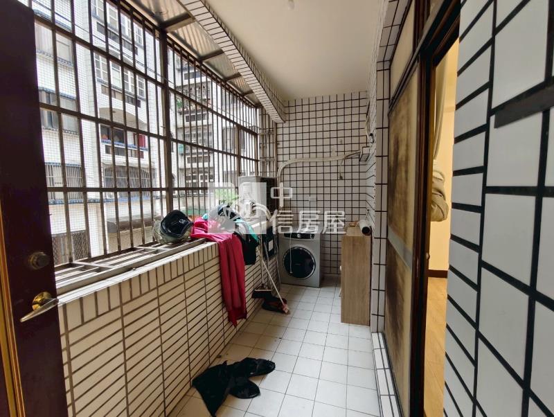近龍科湧光路三房平車房屋室內格局與周邊環境