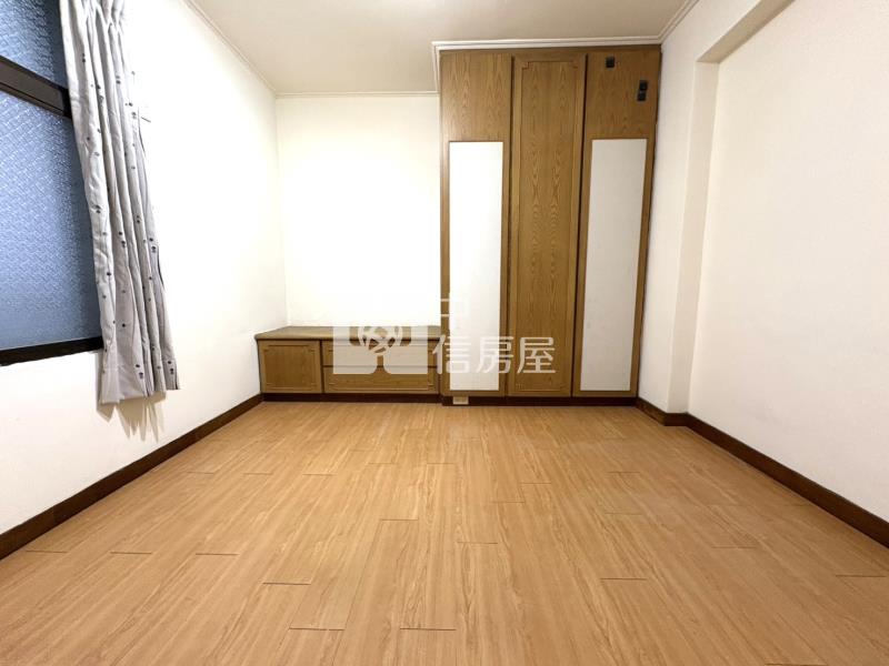 福潭路邊間大地坪透天房屋室內格局與周邊環境